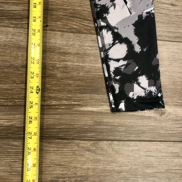 Beyond Yoga Leggings Small Black Gray White Geometric Pattern - Picture 7 of 10